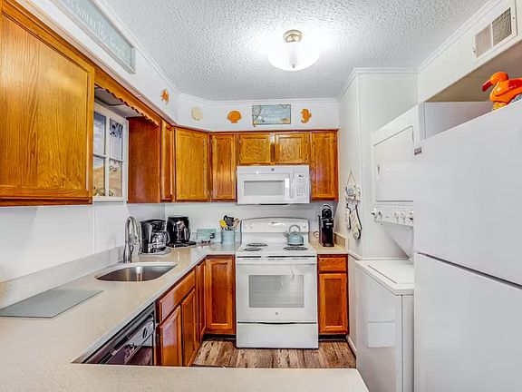 4th image of 8 121st St Unit 304A