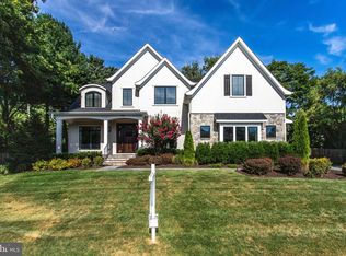 400 Nelson Dr NE, Vienna, VA 22180