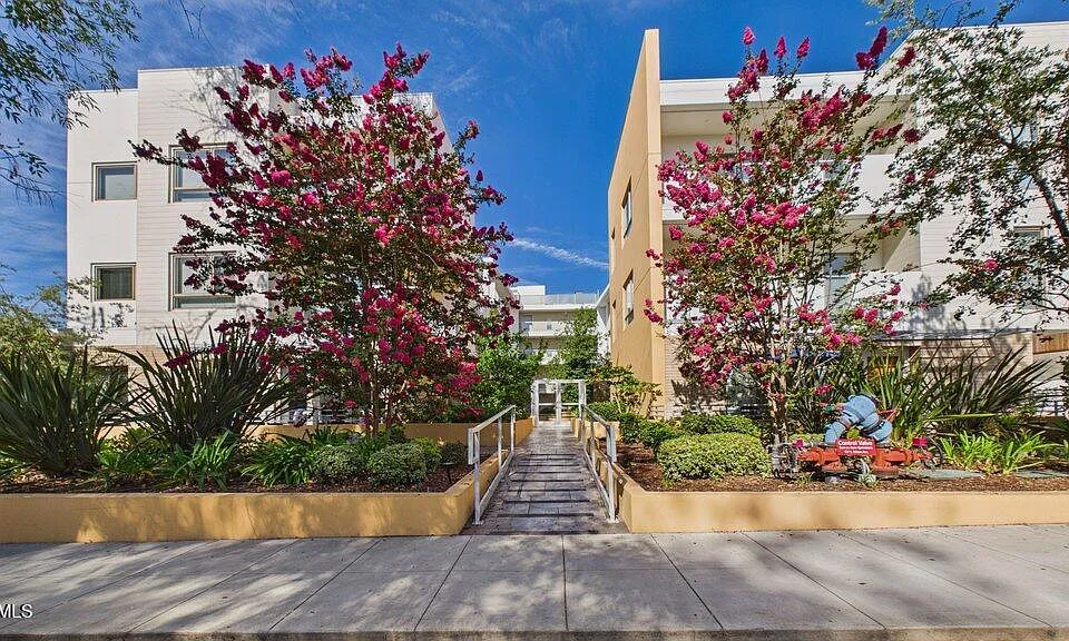 137 S Wilson Ave #207
