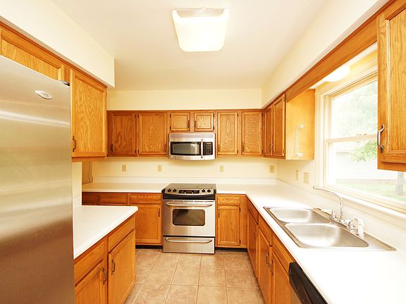 2nd image of 9629 Dove Hollow Ln