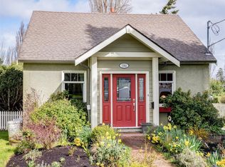1064 Colville Rd, Esquimalt, BC V9A4P7