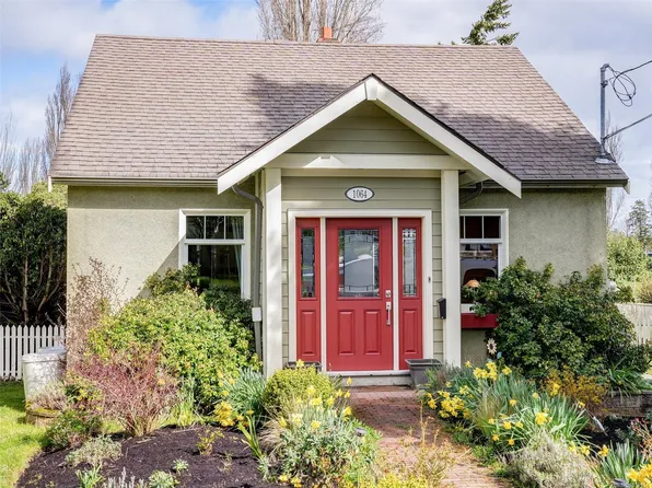 1064 Colville Rd, Esquimalt, BC V9A 4P7
