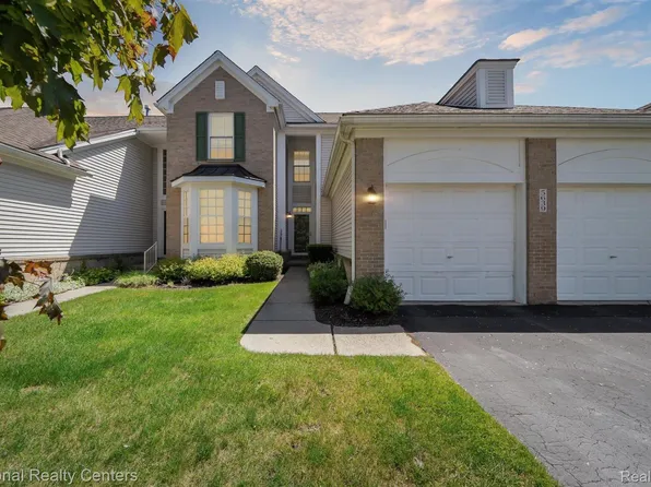 5639 Heathland Cir, Clarkston, MI 48346