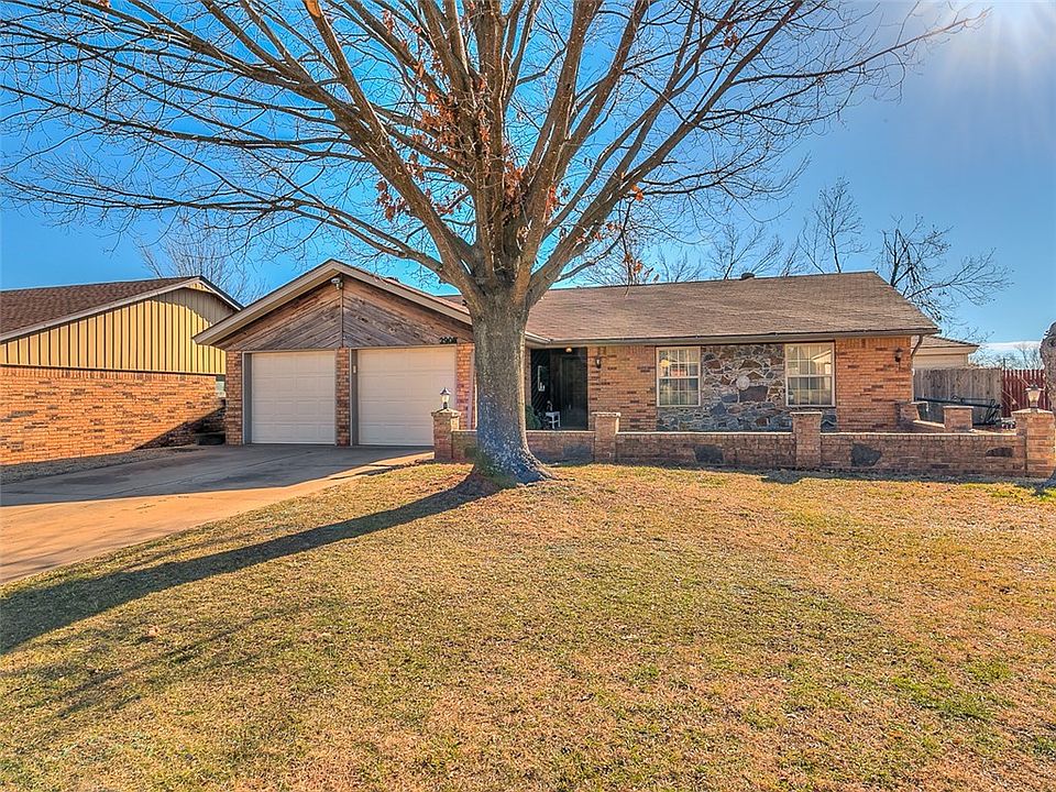 1st image of 2908 Greenfield Dr