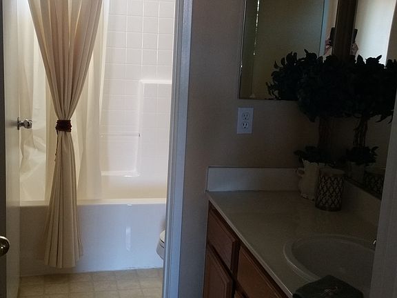 3rd image of 117 Goldenrod Ave