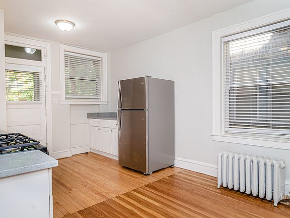 4th image of 845 Clarence Ave APT 1