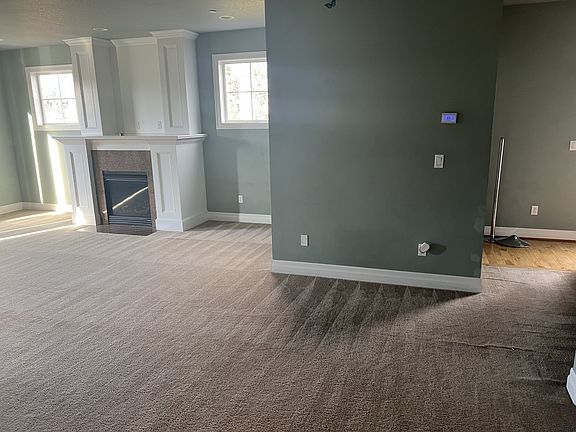 3rd image of 1526 NE Market Dr #1