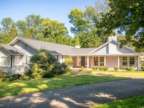 591 Fleetwood Dr, Lookout Mountain, TN 37350