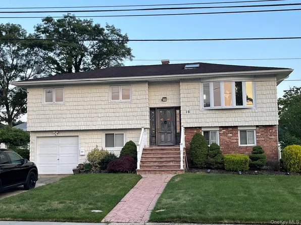 16 Espie Lane, North Babylon, NY 11703