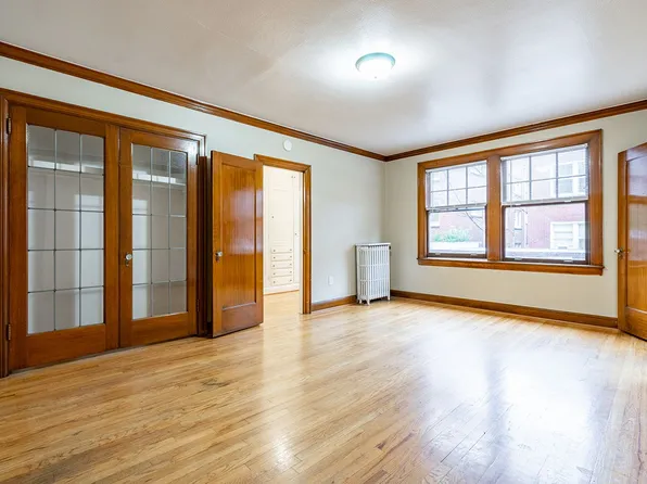 Iris, 415 W Roy St #206, Seattle, WA 98119