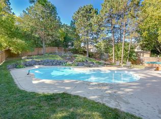 1324 Crestridge Ln, Eagan, MN 55123