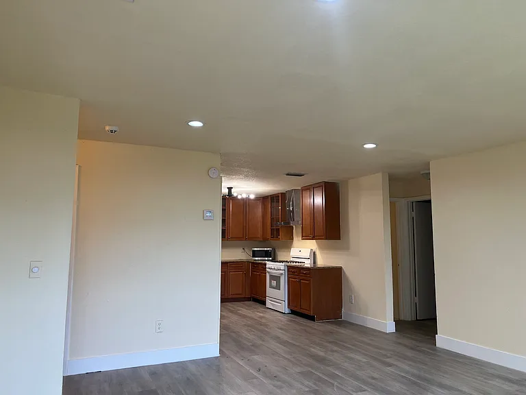 18041 NW 40th Pl — Photo 2