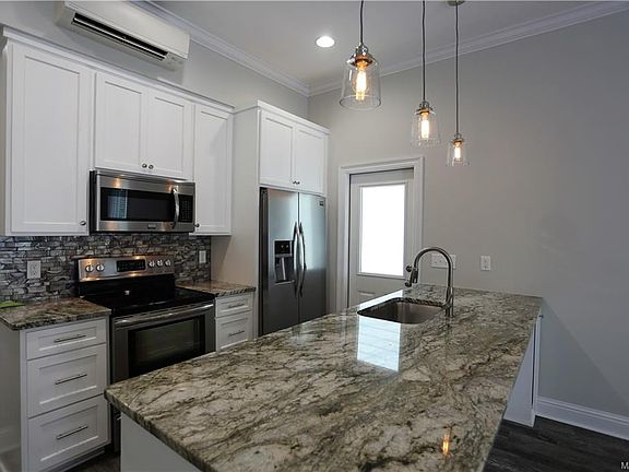 4th image of 134 Chapel Hill St