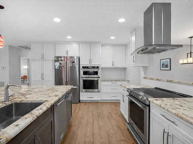 650 SW 16th St — Photo 9