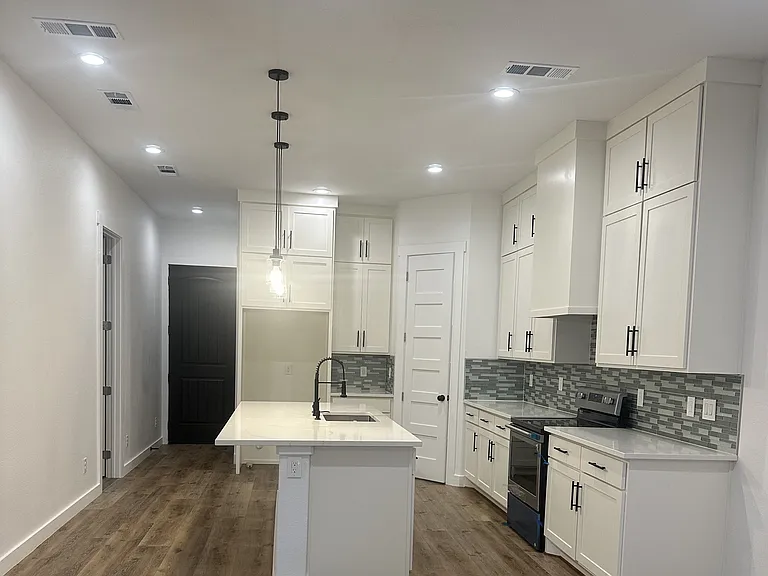 2715 Grafton Ave — Photo 4
