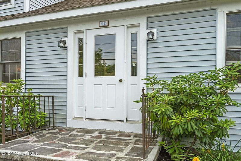 3rd image of 2123 Tarrytown Road