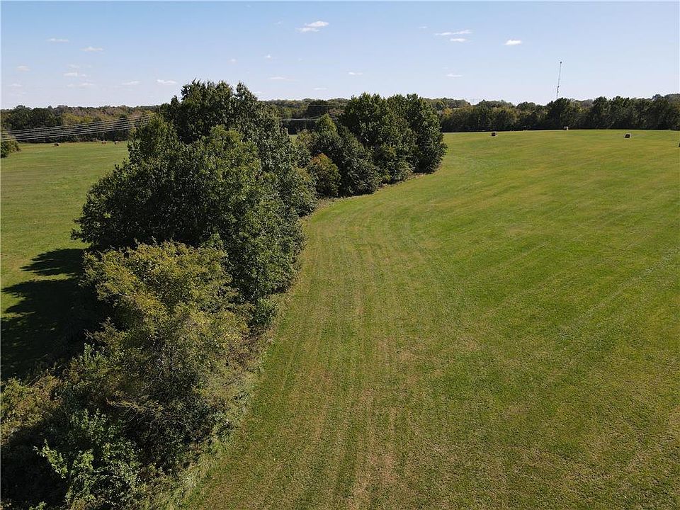 1st image of Twin Pines Dr