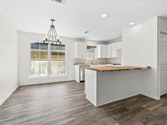5th image of 16124 Monica Dr