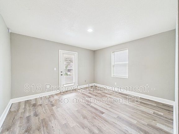 3rd image of 3331-3333 Indiana Ave #3333-B