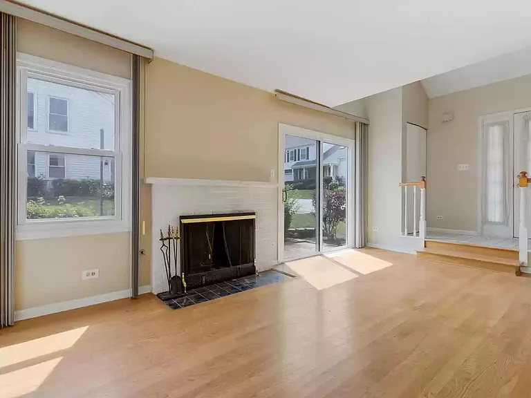 2663 College Hill Cir — Photo 4