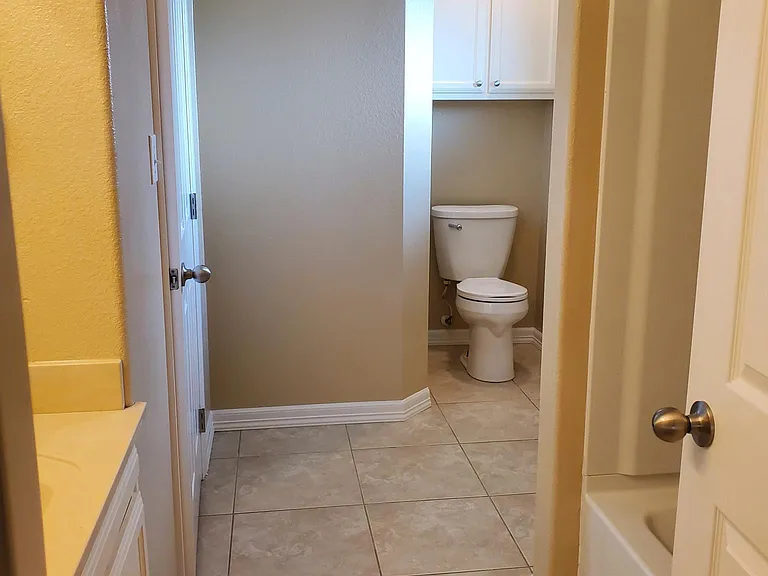 2124 Treasure Oaks Dr — Photo 11
