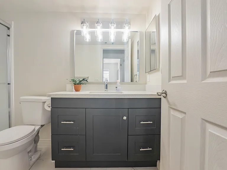 Full bathroom # 2