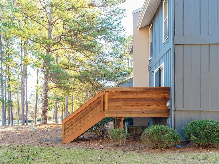Moss Creek Apartments — Photo 13