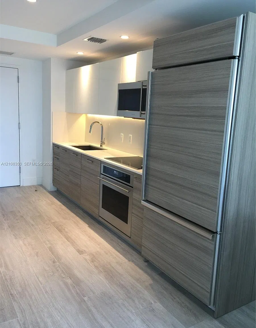 3401 Midtown Condo — Photo 1
