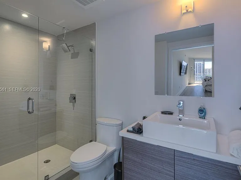 1010 SW 2nd Ave #1901 — Photo 7