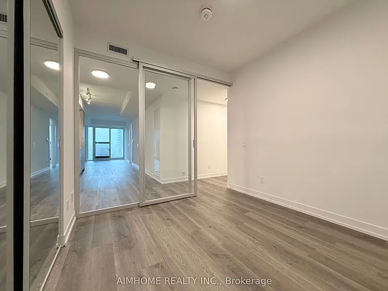 771 Yonge St #1606 — Photo 6