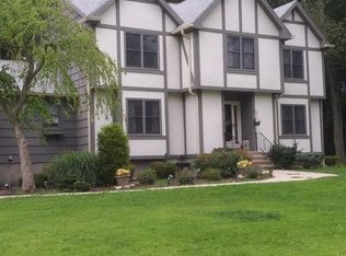 34 Mallett Dr, Trumbull, CT 06611