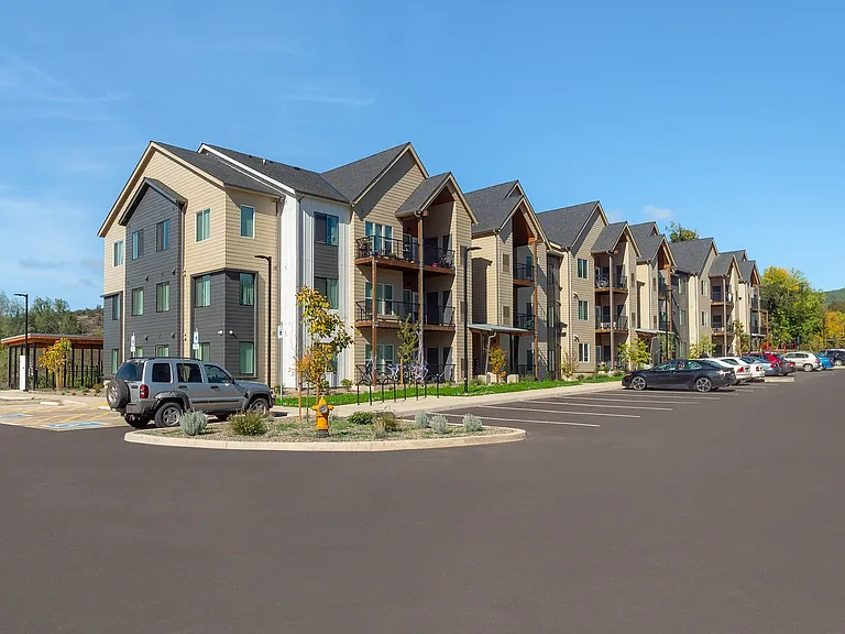 Sunshine Park Apartments — Photo 22