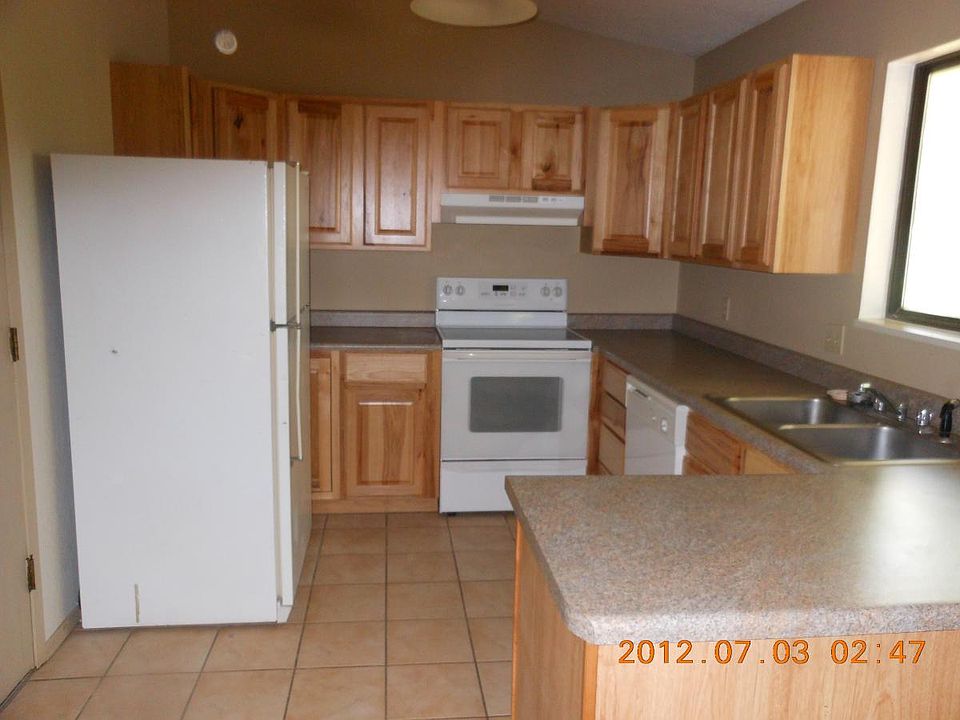 2nd image of 2834 Newport Cir
