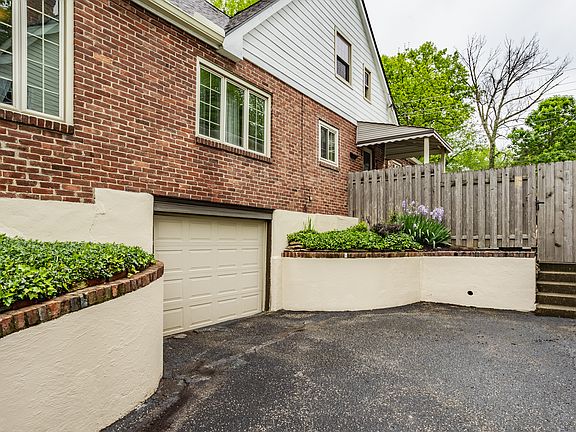 4th image of 5833 Winthrop Ave