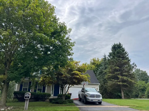 18 Coyote Ct, Pinckney, MI 48169