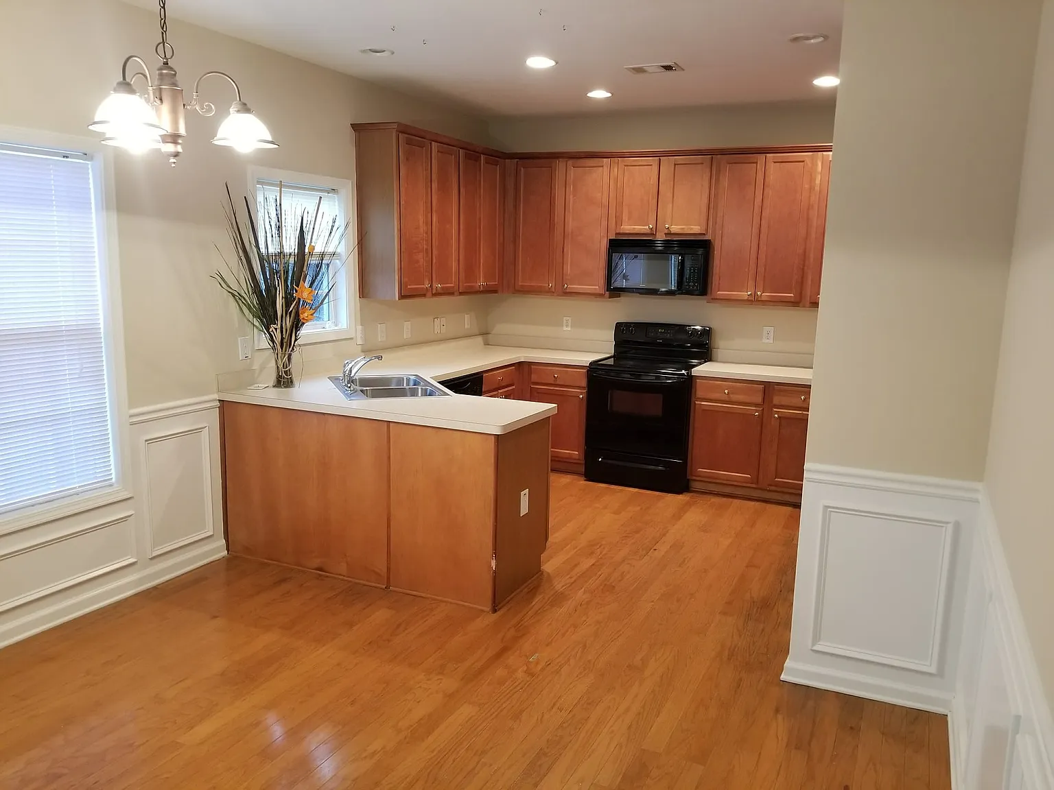 3 bed, $1,995 — Photo 2