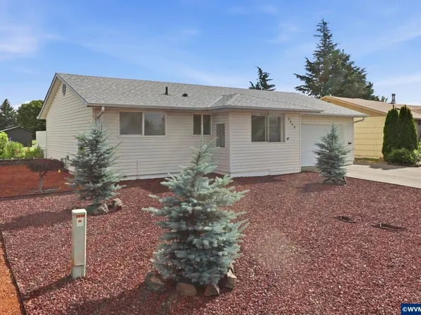 2049 W Hayes St, Woodburn, OR 97071