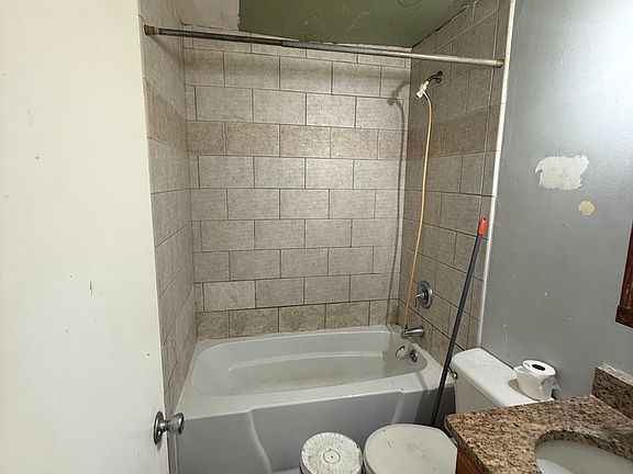 5th image of 4400 W 55th St APT 5