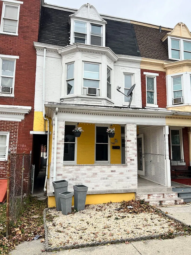 5 Bedroom 1 Bath Home Available — Photo 1