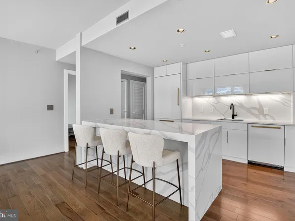 8220 Crestwood Heights Dr APT 712, Mc Lean, VA 22102