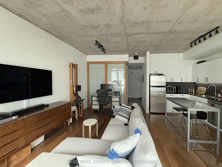 38 Niagara St #605 — Photo 6