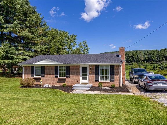 3rd image of 938 Boulder Ln