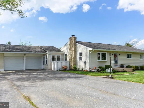 1556 Fairmount Rd, Hampstead, MD 21074