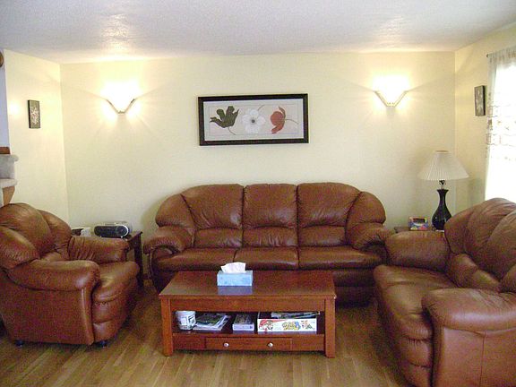 19x14 Living room with Hardwood floors!