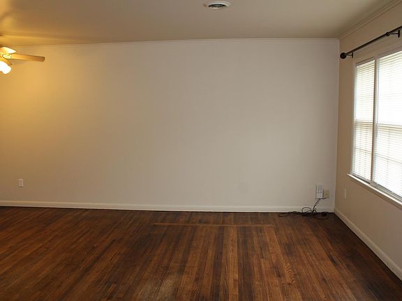 4th image of 576 S Norwood Ave