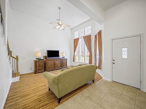 3rd image of 3330 Knollcrest Ln