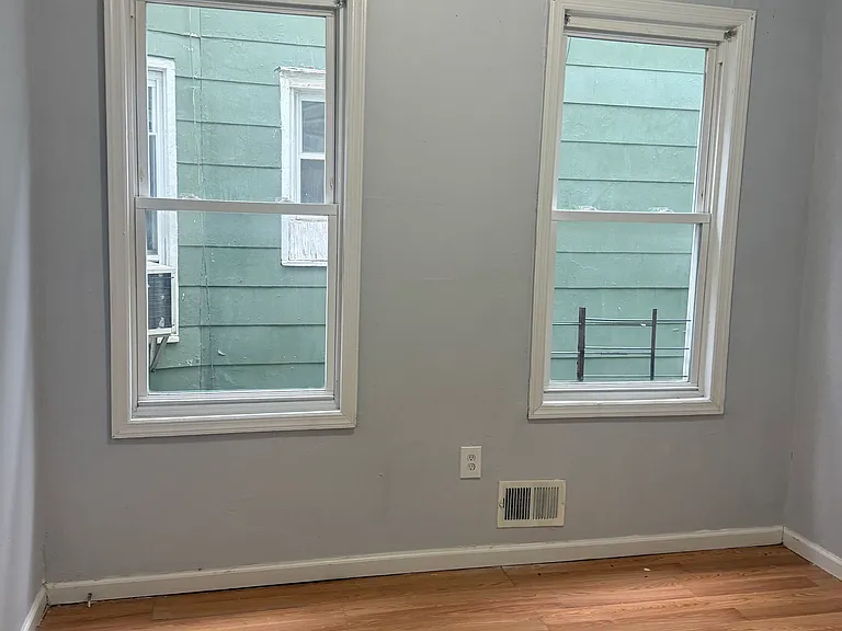 52 Franklin St #1 — Photo 3