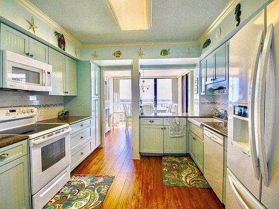 3rd image of 122 Lakeshore Dr APT 534