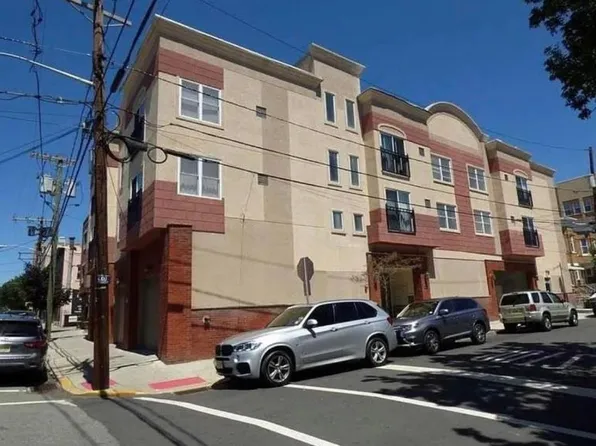 320 62nd St #206, West New York, NJ 07093