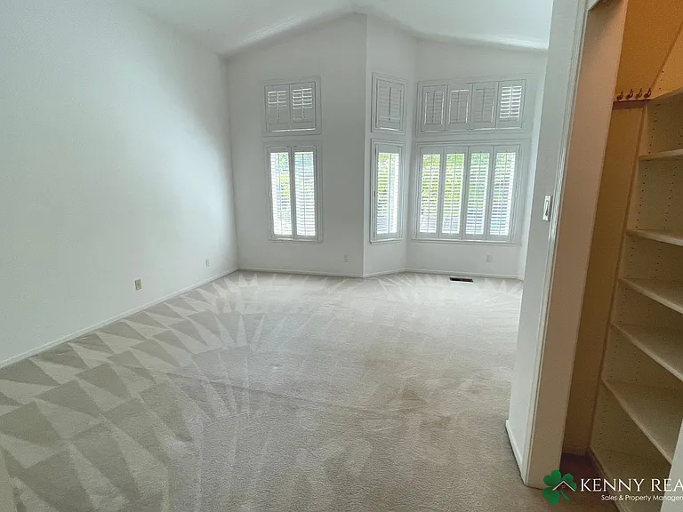 144 Glasgow Ln — Photo 12